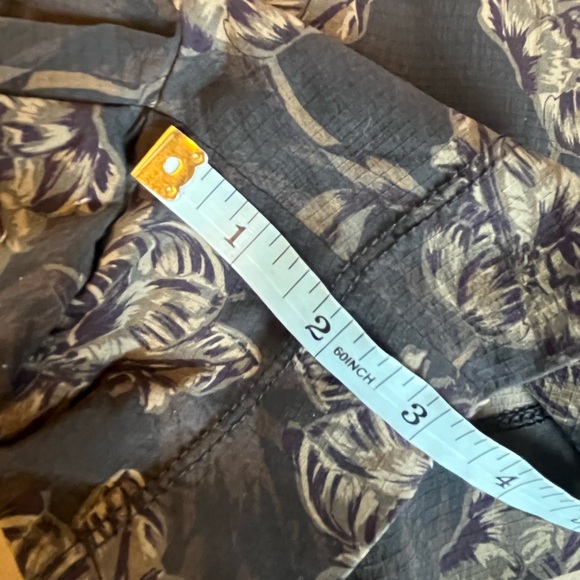 Athleta Trekkie North Printed Shorts Women's 12 Olive Army Green Floral like new - Picture 5 of 8